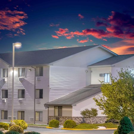 Super 8 By Wyndham Altoona Hotel Eksteriør billede