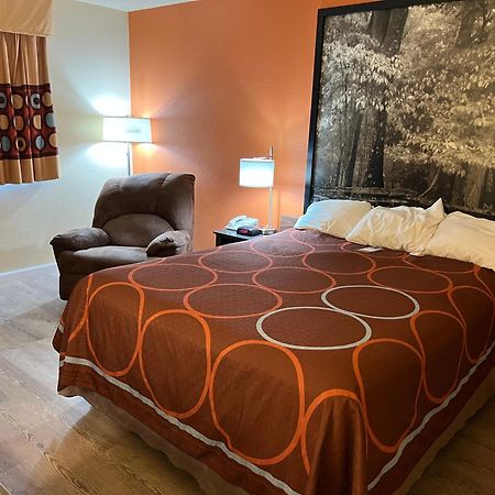 Super 8 By Wyndham Altoona Hotel Eksteriør billede