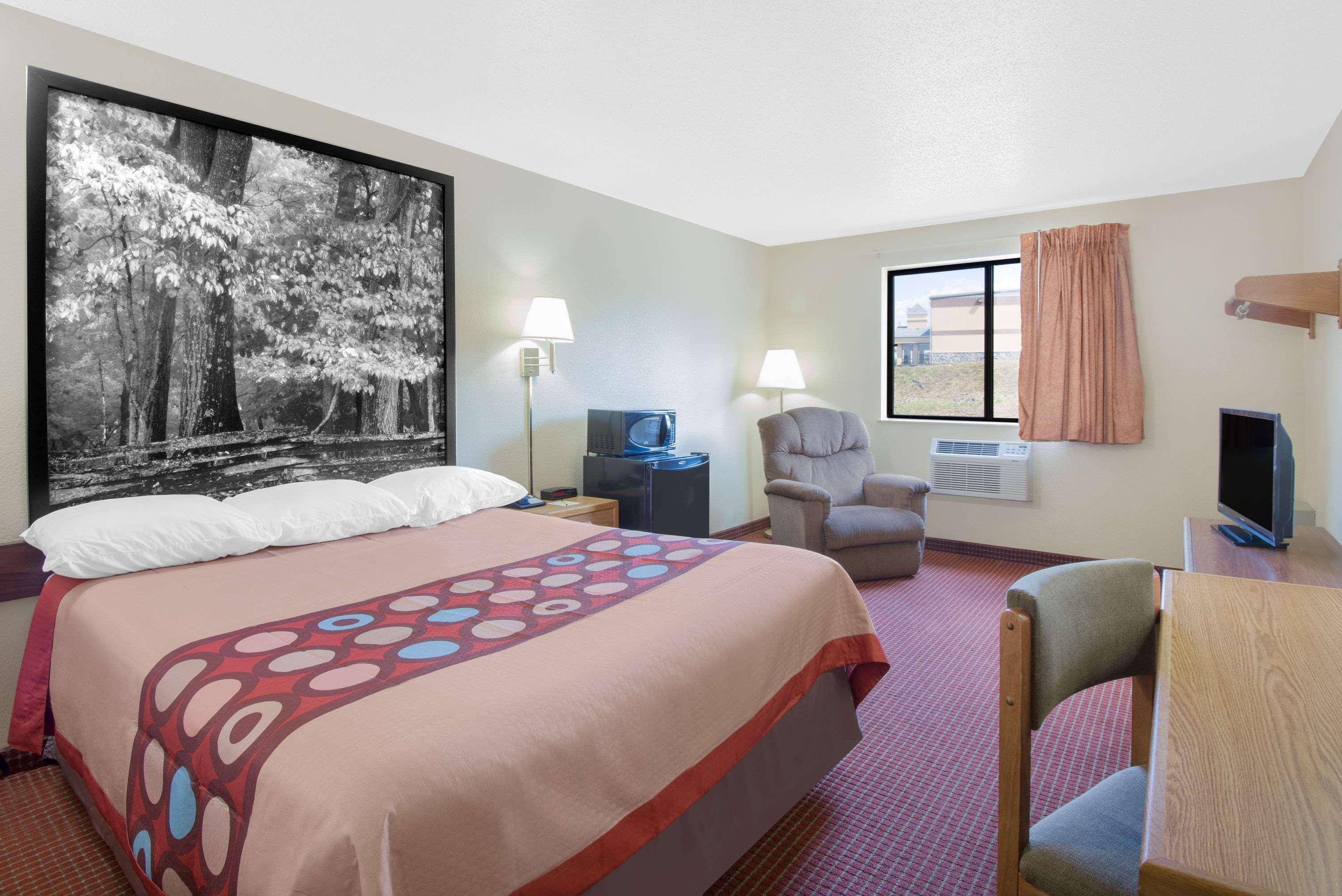 Super 8 By Wyndham Altoona Hotel Eksteriør billede