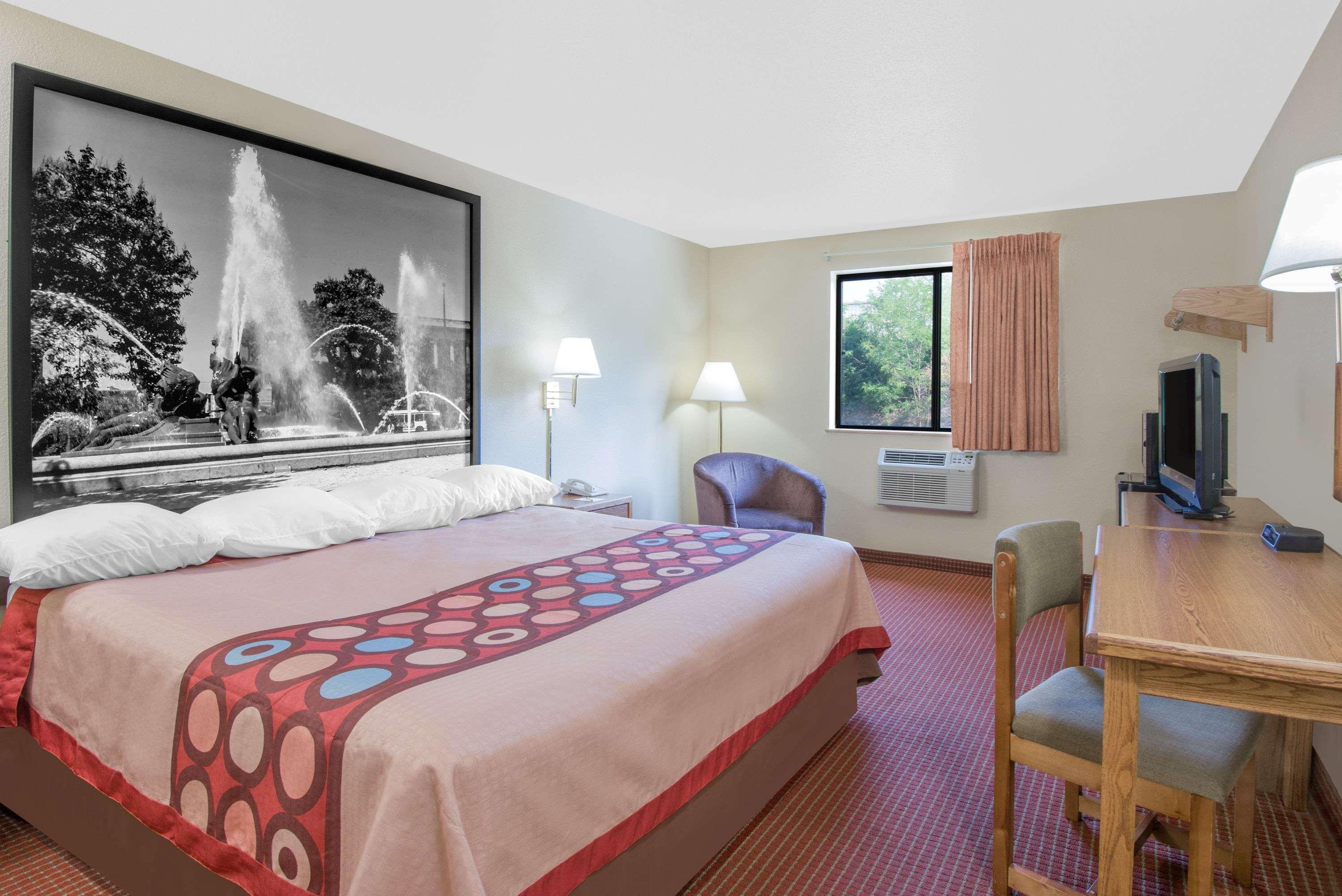 Super 8 By Wyndham Altoona Hotel Eksteriør billede