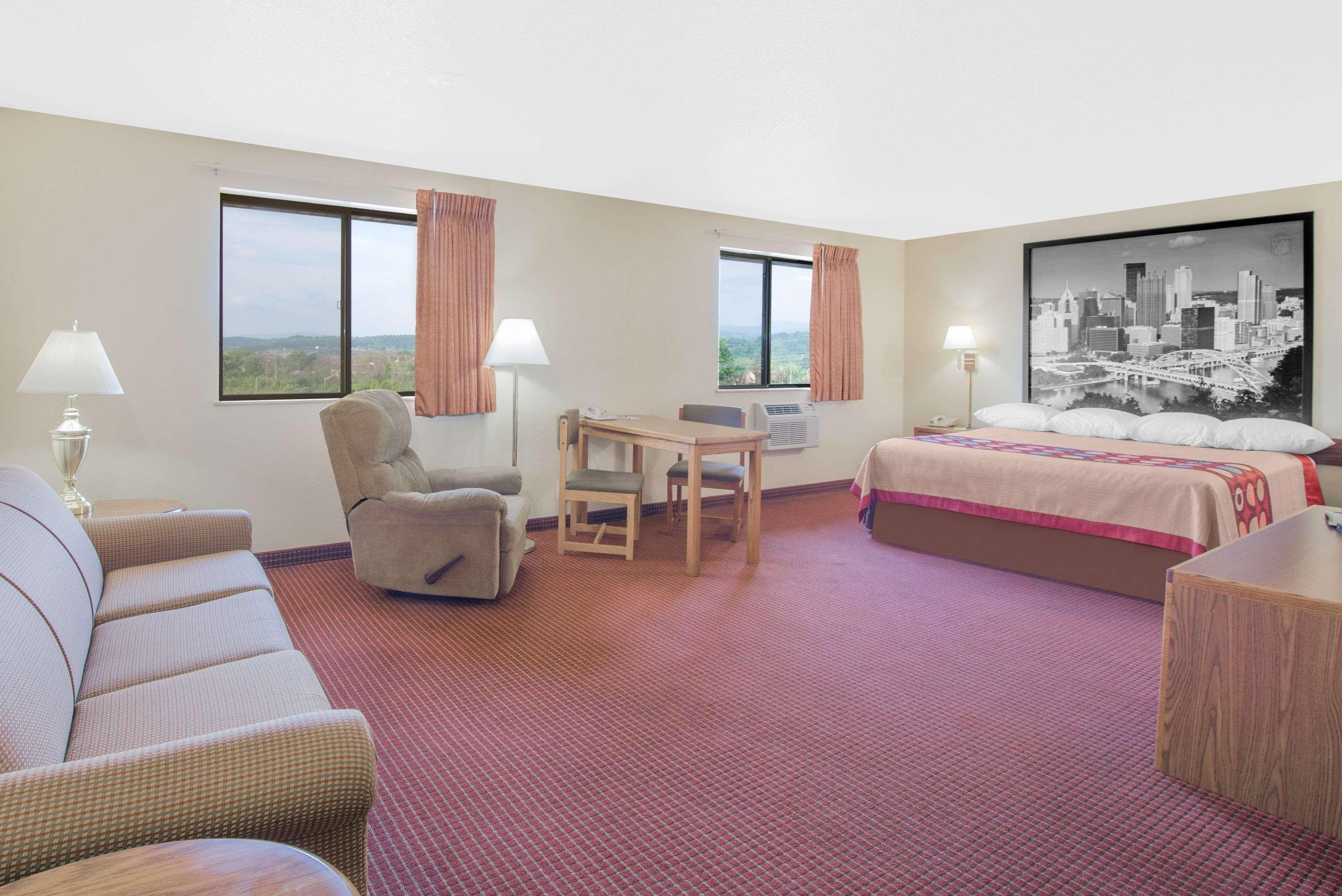 Super 8 By Wyndham Altoona Hotel Eksteriør billede