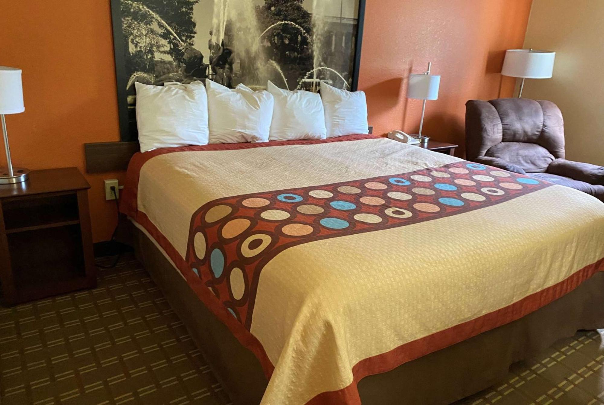 Super 8 By Wyndham Altoona Hotel Eksteriør billede