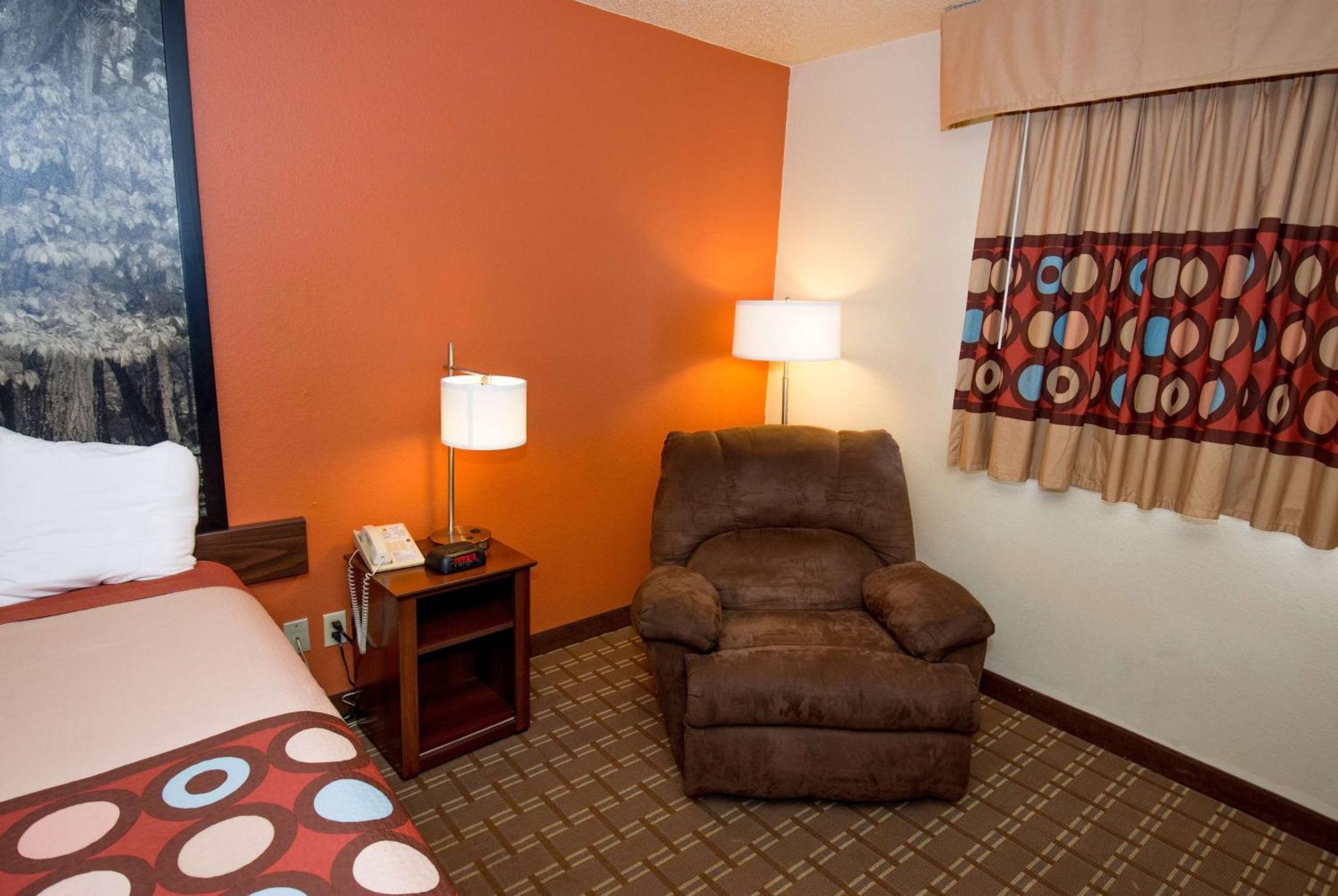 Super 8 By Wyndham Altoona Hotel Eksteriør billede